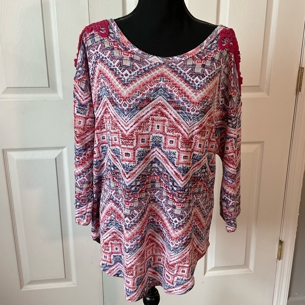 Absolutely Famous top. Tribal print. Size XL knit.
